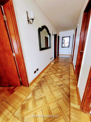 Casa En Venta De 5 Dorm. En Providencia Remodelada