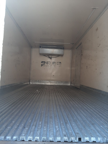 Imagem 7 de 15 de Caminhão 3/4 Mercedes-benz Accelo 815 No Baú Refrigerado