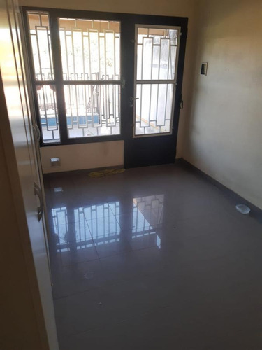 Imagen 2 de 21 de Se Vende Casa Con Departamento En Barrio Los Paraísos