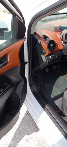Imagen 12 de 14 de Chevrolet Sonic 2016