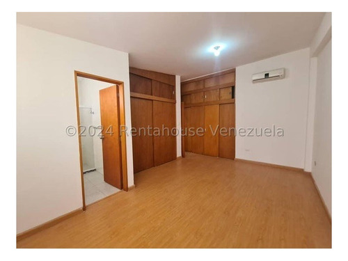 Rf Casa En Venta En Los Dos Caminos Remodelada En Excelentes Condiciones Muy Buena Oportunidad De Inversion