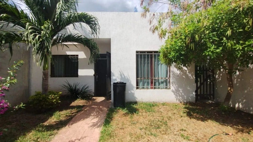 Casa De Una Planta En Mérida, En Fraccionamiento Las Américas