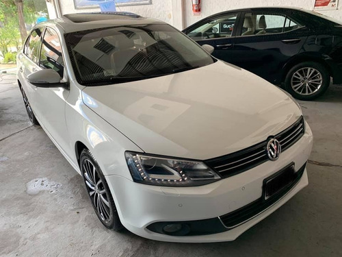 Imagen 8 de 13 de Volkswagen Vento 2.0 Tsi Sportline Caja Dsg 2014