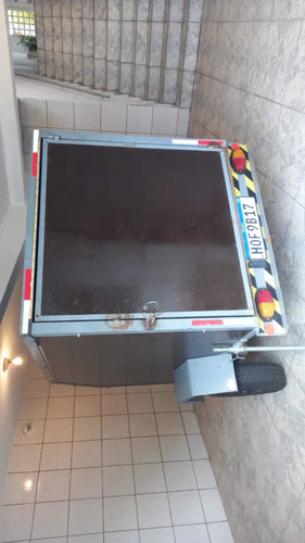 Carreta Fechada Com Luz De Led Interna E Externa