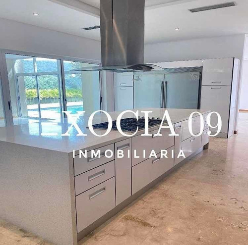 Imagen 2 de 14 de Exocia 09 Vende Lujosa Villa Con Canal Vista A La Avenida