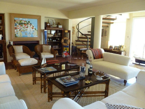 Imagen 16 de 17 de Hermosa Casa De 4 Dormitorios En Zona Del Faro Con Vista Al Mar. Imperdible. Consulte.- Ref: 6317