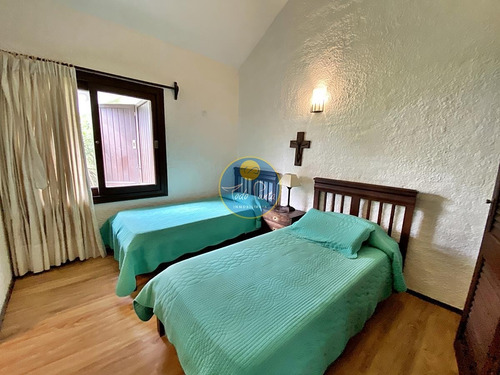 Hermosa Casa En Venta En Playa Mansa- Ref: 5929