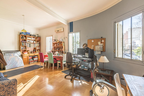 Venta Casa 5 Ambientes De Estilo | Excelente Estado| Luz | Detalles De Calidad | Caballito