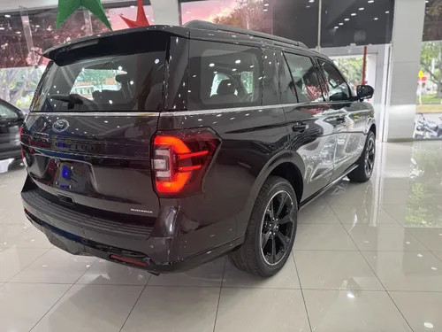Ford Expedition Stealth Performance 2024