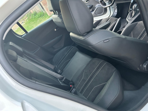Peugeot 208 1.6 Feline Tiptronic