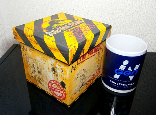 Taza Jurassic World Ingen, Con Caja De Madera Game Over