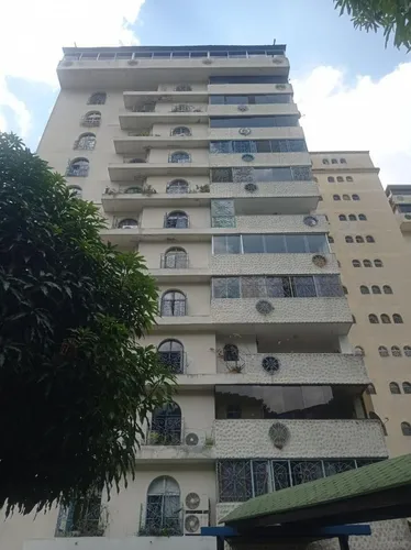 Se Alquila Apartamento En La Urb. Sebucan Con Vista Al Avila Y No Falta El Agua
