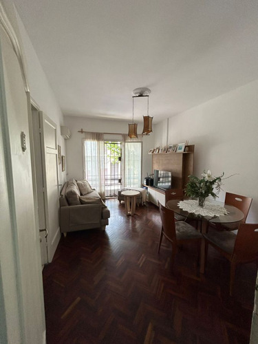 Apartamento En Venta De 2 Dormitorios, Barrio Goes.