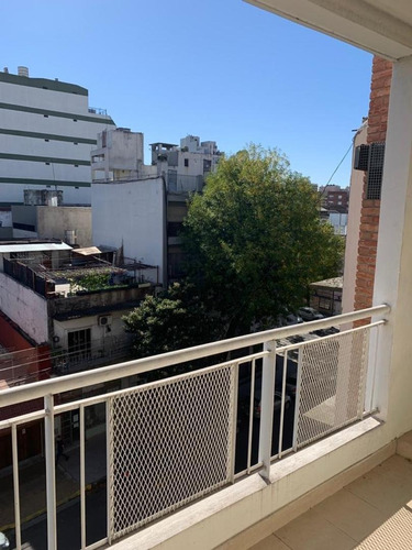 2 Amb Amplios Con Cochera Edificio Con Parrilla Y Pileta