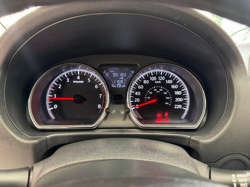 Nissan Versa Versa 1.6 16V SV (Flex)