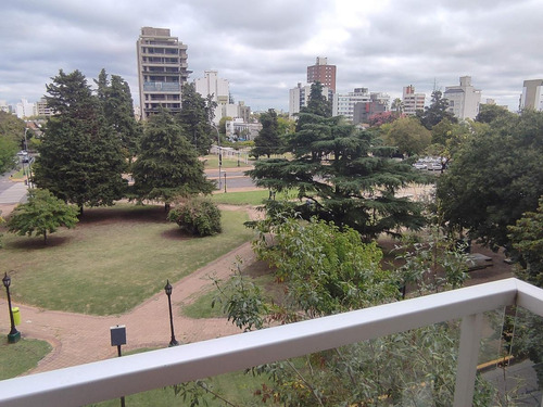 Imagen 4 de 17 de Venta Departamento 2 Dormitorios Frente A Plaza Olazabal - 7 Y 38 - La Plata