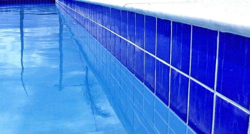 Limpa Borda De Piscinas Desengordura Concentrado Aquapool 1l