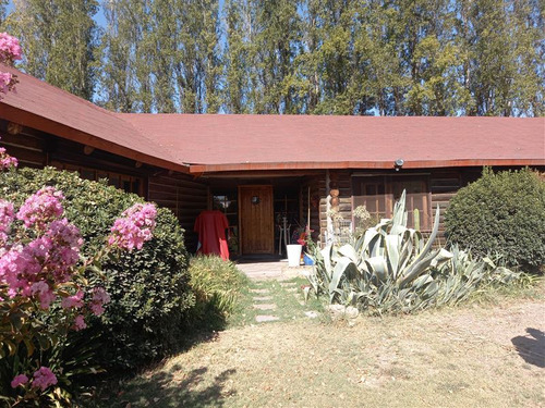 Casa En Arriendo De 5 Dorm. En Colina