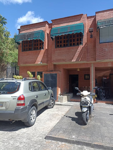 Se Vende Th 300m2 3h+s/2,5b+s/2p Oripoto 1159