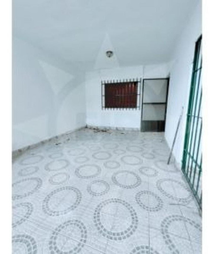 Imagen 4 de 10 de Gran Oportunidad! Casa De 2 Dormitorios En Ph | B. 7 Jefes
