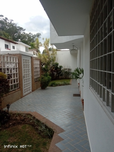 Quinta En Los Naranjos Del Cafetal Urbanización Privada