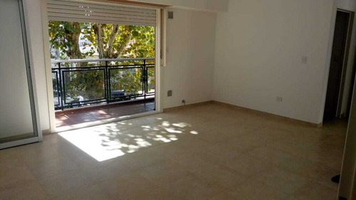 Imagen 5 de 9 de Moliere 600. Ph 3 Amb. 1º Piso. C/hermoso Balcón. Villa Luro