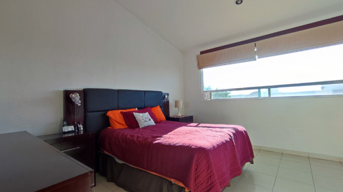 Casa En Venta En Colinas Del Bosque 3ra Seccion, Corregidora, 5 Habitaciones