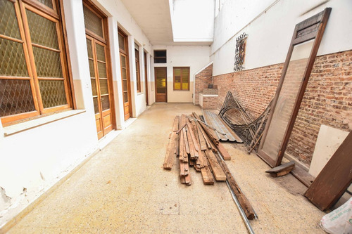 Venta - Casa De Estilo Ideal Instituciones. 400 M2