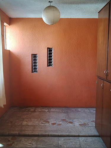 Sr Vende Amplia Y Bonita Casa De 4 Recámaras En Col. Gertrudis Sánchez
