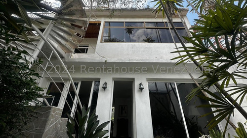 En Venta Casa En La Urb. Montecristo 24-24209