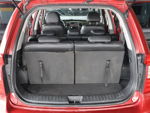 Kia Carens RONDO LX 2.0 MT 4X2 7 PSJ