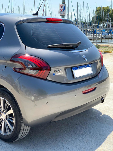 Imagen 12 de 23 de Peugeot 208 2017 1.6 Feline