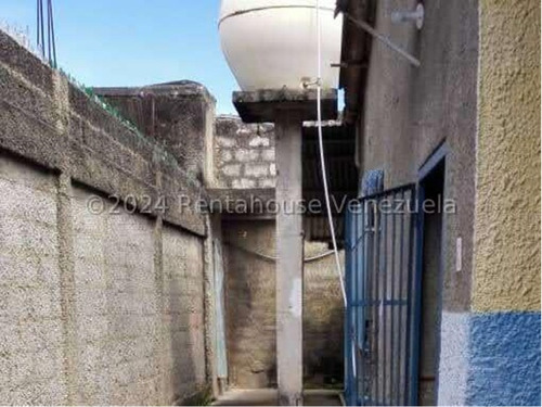 Casa En Venta En Higuerote 429mt2 5d 2b 6p