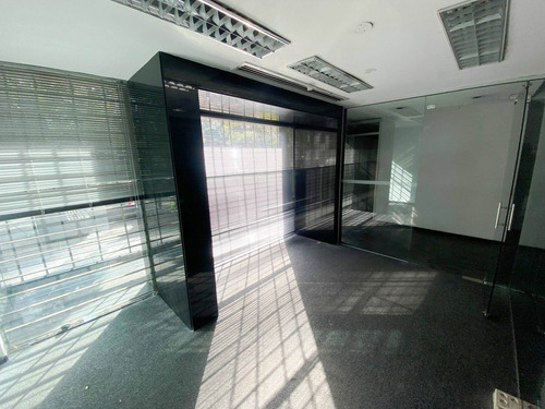 Imagen 2 de 5 de Alquiler - Excelente Local Comercial Con Oficinas 700m2 - Ciudad Veja (plaza Zabala) - Circ. Durango Y Alzã¡ibar