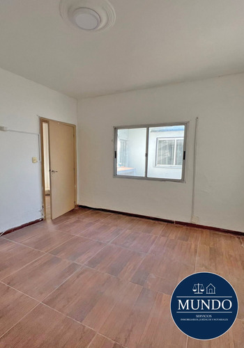 Venta De Apartamento Tipo Casa 2 Dormitorios Con Patio En La Blanqueada