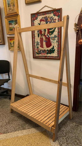 Rack De Madera De Pino Para Exhibir Ropa