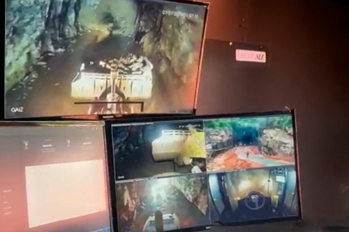 Imagem 2 de 8 de Pá Carregadeira - Remotamente Controlada - Aizm