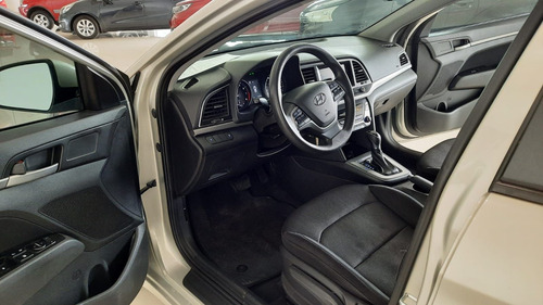Imagen 13 de 15 de Hyundai Elantra 2018 2.0 Gls Premium At