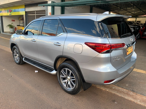 Imagem 3 de 15 de Toyota Hilux Sw4 Srx 2.8 Prata 2017