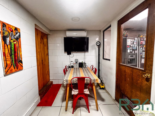 Gran Comodidad Y Ubicación, 4d+3b+servicios+piscina.