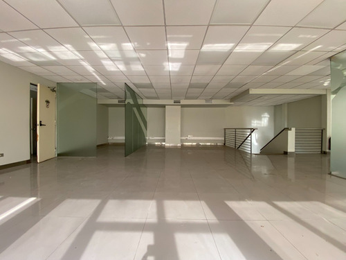 Cuevas/barrio Cívico Comercial/amplia Factibilidad Comercial