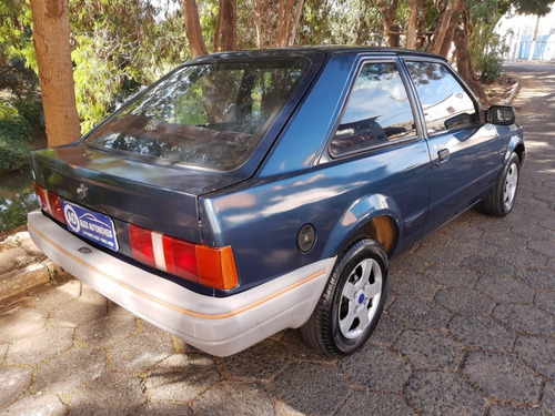 Imagem 4 de 8 de Ford Escort