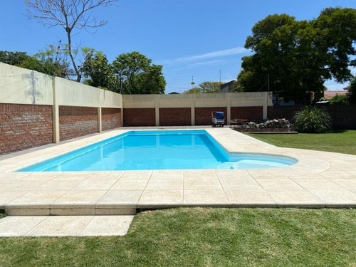 Imagen 28 de 30 de Venta De Chalet En Barrio Constitucion