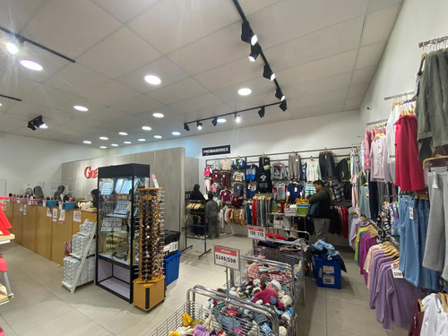 Local - Gran Local Comercial En Ituzaingo Casi Peatonal Sarandí, 15 Mts De Frente, 880 M2 !!