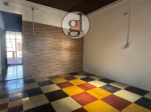 Casa En Alquiler, Zona Tranquila, 2 Dormitorios Y Patio Con Churrasquera, San José De Mayo