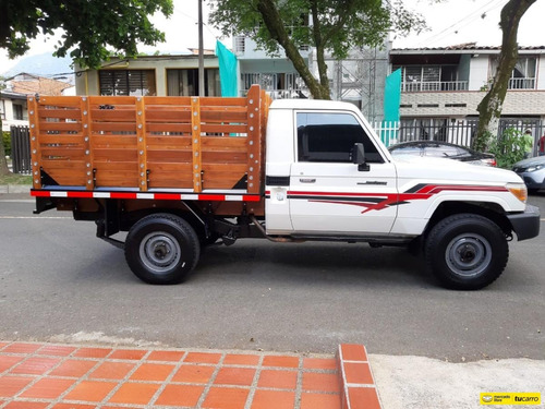 Toyota Land Cruiser Estaca Mt 4000 4x4