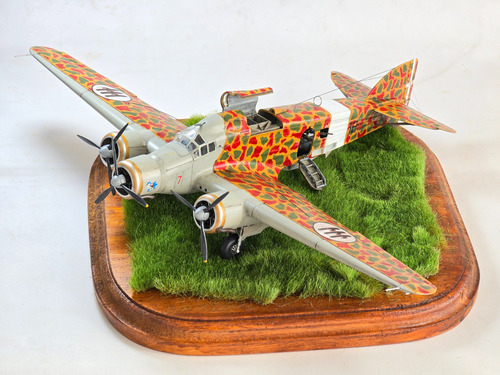 Kit Montado Savoia Marchetti Sm.79 Sparviero 1/72