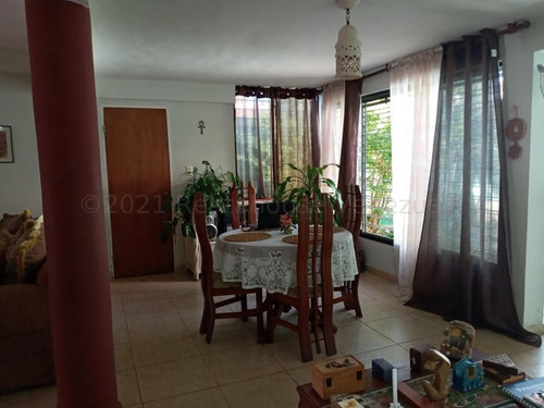 Imagen 3 de 30 de Townhouse En Venta Amplio Comodo Con Patio Interno Ubicado En Zona De Gran Revalorización Y Espacios Para El Esparcimiento Familiar Tazajal Naguanagua