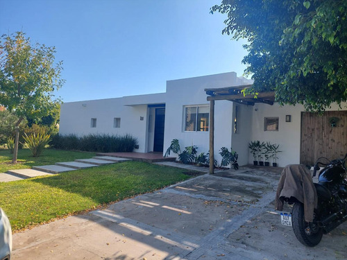 Casa  De 4 Ambientes Con Jardín Y Pileta En Venta - Barrio San Francisco - Tigre