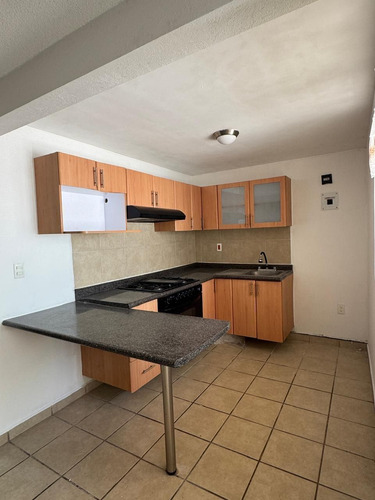 Casa En Renta Chulavista Iii, Queretaro. 3 Rec, 3 Baños, Privada Con Alberca